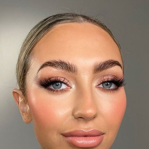 Boe Wright on Instagram: "TUTORIAL// It’s live! My online tutorial taking you through step by step stages on how to create my most requested bridal look.  Beautiful radiant skin, rose gold and bronze tones and delicate brows and lashes.  Weather you are an established makeup artist or a bride to be doing your own makeup, or simply someone wanting to learn more this tutorial will give you lots of tips and techniques!   To sign up and view head over to @gobehindbeauty where you can subscribe and view! 🎀  #makeup #makeuptutorial #makeupartist #bridalmakeup #weddingmakeup  #makeuplessons #onlinetutorial #wedding #learnmakeup #becomeamakeupartist #claridges #gosfieldhall #hengravehall #raffleshotel #corinthiahotel #therosewoodhotel #thelanesborough #thedorchester #theritzparis #fourseasonshote Champagne Bride Makeup, Hens Makeup, Rose Gold Bridal Makeup, Rose Gold Makeup Looks, Brows And Lashes, Saving Face, Becoming A Makeup Artist, Jade Wedding, Gold Makeup Looks