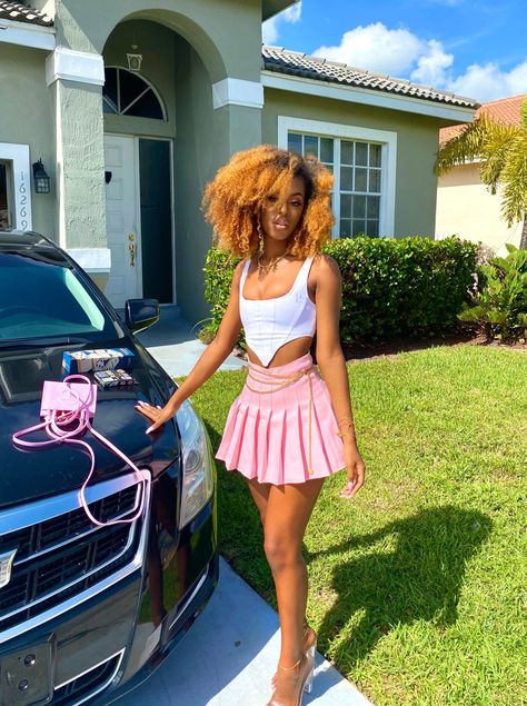 Pleated Mini Skirt Outfit, Mini Skirt Outfit, Pleated Skirt Outfit, Soft Girl Outfits, Miniskirt Outfits, Character Inspo, Baddie Hairstyles, Skirt Outfit, Going Out Outfits