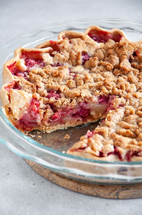 Raspberry Cream Pie Recipe - Made It. Ate It. Loved It. Easy Strawberry Rhubarb Pie, Rhubarb Crumble Pie, Raspberry Cream Pie, Raspberry Recipe, Peach Crumble Pie, Raspberry Pie Recipe, Raspberry Cream Pies, Strawberry Rhubarb Crumble, Crumble Pie