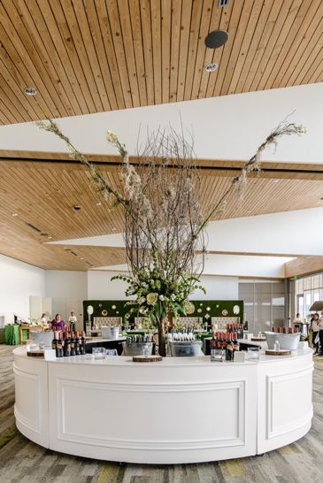 Sophisticated Crisp+ Clean White Round Bar Drink Station for Wedding Reception Inspo White Round Bar Wedding, 360 Bar Design, Bar Reception Design, Round Counter Design, Event Bar Decor, Circle Bar Wedding, Circle Bar Design, Round Bar Wedding, White Bar Counter