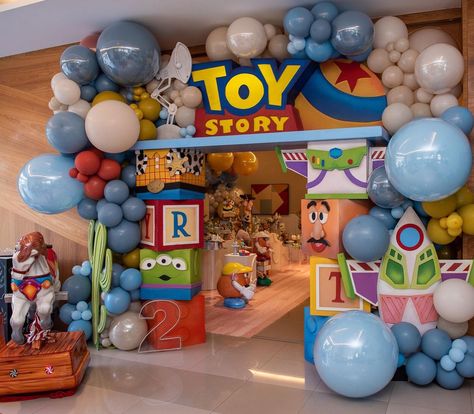 Toy Story Party Decorations, Toy Story Baby, Toy Story Theme, Baby Birthday Themes, Disney Theme Party, 2nd Birthday Party Themes, Toy Story Birthday Party, Birthday Party Theme Decorations, Birthday Toys