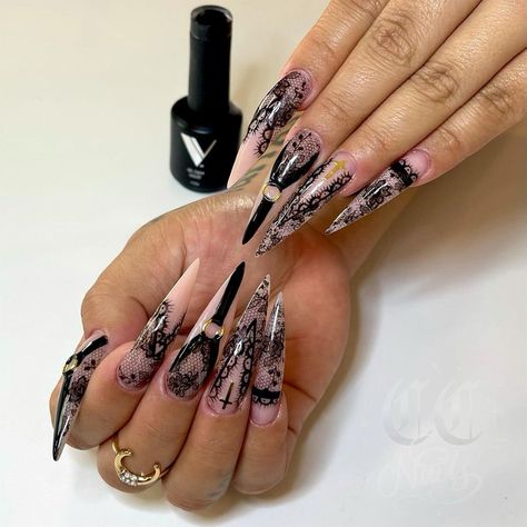 https://www.instagram.com/p/CRkvaUzHrwQ/?utm_medium=share_sheet Sharp Claws, Lace Nails, Leather And Lace, Art Designs, Nail Inspo, Beauty Tips, Nail Art Designs, Beauty Hacks, Nail Designs