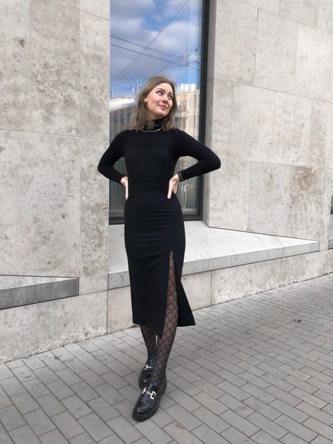 Dress With Platform Loafers, Dress With Loafers Classy, Long Dress With Loafers Outfit, Chunky Loafer Dress Outfit, Chunky Loafers With Dress Outfits, Sweater Dress With Loafers, Black Loafer Outfits Women Winter, Chunky Loafer Winter Outfit, Black Loafers With Dress