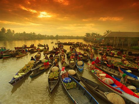 Floating market, Lokbaintan, Banjarmasin, South of Borneo.  The market is held everyday, from 06.00 AM until 10.00 AM. South Kalimantan, Floating Market, World Of Color, Wanderlust Travel, Suho, Land Scape, Southeast Asia, Beautiful Destinations, Sunrise Sunset