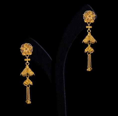 Earrings Collection Gold, Latest Gold Earrings Designs, Latest Gold Earrings, Jwellary Design, Jhumkas Gold, Gold Jhumkas, Earrings Latest, Latest Earrings Design, Daily Earrings