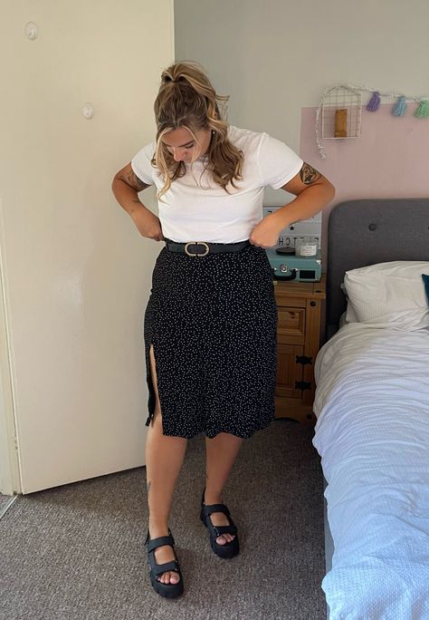 Curvy Outfit Inspo Summer, Plus Size Tee Shirt Outfit, Outfit Ideas Xl Size, Outfit Ideas For Mid Size Women, Size 16 Outfit Ideas, Plus Size Summer Fashion For Women, Hourglass Figure Outfits Plus Size, Outfits For Petite Curvy Women, Spring Midsize Outfits