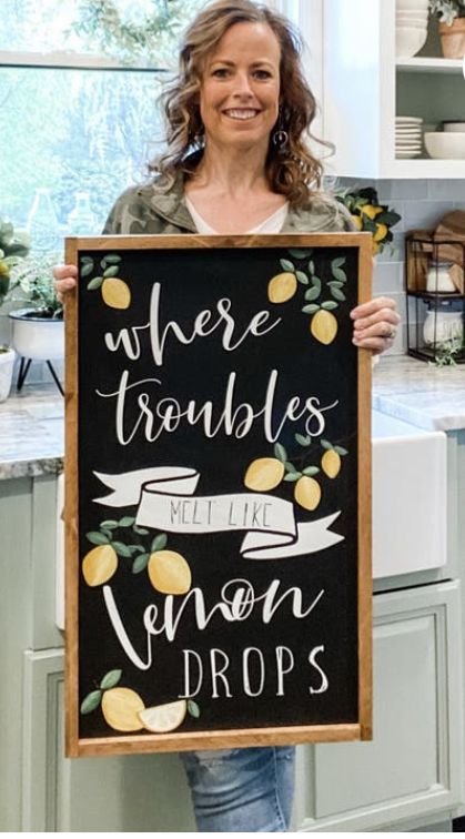 Lemon Signs Diy, Lemon Porch Decor, Kitchen Lemon Decor Ideas, Lemon Kitchen Decor Ideas, Lemon Themed Kitchen, Lemon Signs, Lemon Classroom, Summer Decorations For Home, Summer Kitchen Decor