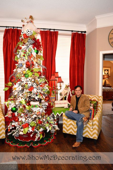 Mark Roberts loves the pop of Black and white, with Show Me Decorating Ribbon… Santas Elves, Mark Roberts Christmas, Mark Roberts Fairies, Midland Texas, Mark Roberts, Merry And Bright Christmas, Cottage Christmas, Unique Christmas Trees, Black Christmas Trees