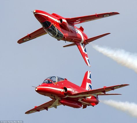 The Hawk planes of the Royal Air Force Aerobatic Team rolled upside down leaving streams of smoke in astonishing pictures captured by photographer Claire Hartley Red Arrows Plane, Airshow Photography, Air Force Planes, British Airline, Radio Control Airplane, Raf Red Arrows, Helicopter Plane, Lighthouse Pictures, Air Fighter