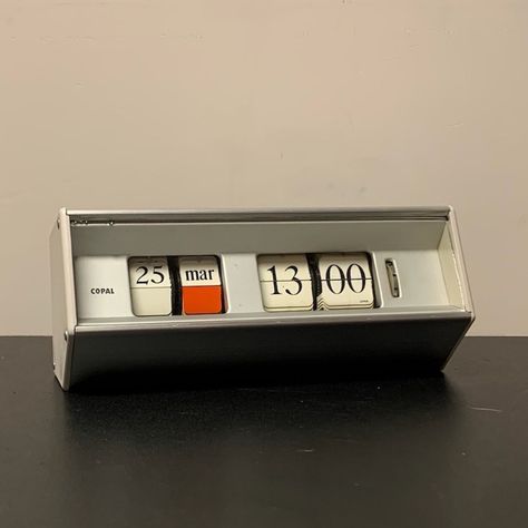 Listed on VNTG.com: Caslon 601 Date Flip Clock by Copal, 70s | #vntg #vintage Vintage Flip Clock, College Setup, Retro Technology, Magazine Layout Design, Sculpture Garden, Portfolio Web Design, Desk Clock, Cool Tech, Desk Setup