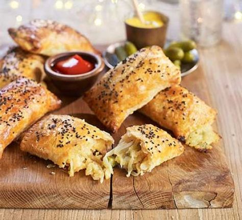 Flaky cheese and onion rolls #vegetarian #vegetarianchristmas #cheeserecipes #vegetariancheeserecipes Onion Rolls, Vegetarian Christmas, Flaky Pastry, Sausage Rolls, Bbc Good Food Recipes, Meat Free, Rolls Recipe, Christmas Recipes, Savoury Food