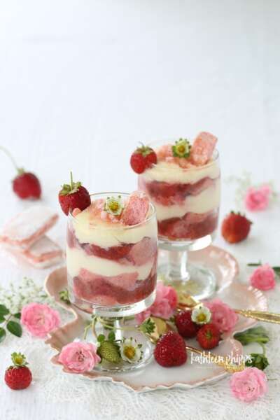 Strawberry Rose Tiramisu Rose Tiramisu, Tiramisu Cups, Parfait Glasses, Strawberry Rose, Strawberry Roses, Easy To Make Desserts, Jasmine Rose, Special Dinner, Desserts To Make