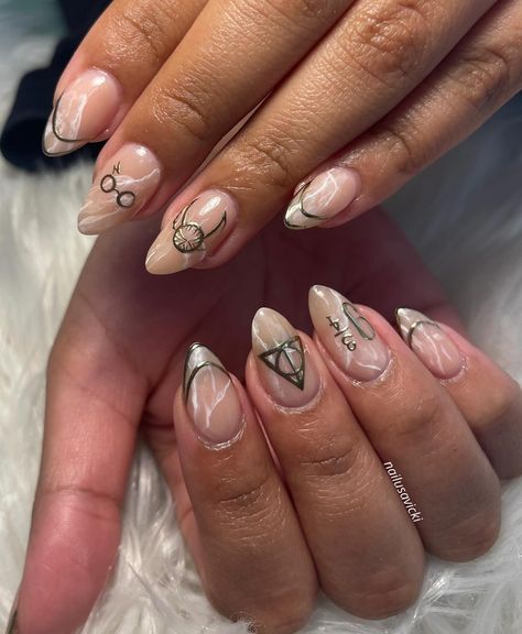 Harry Potter but keep it ✨classy✨ . . BIAB, level lll nail art . . #nails #nailusa #nailart #naildesign #nailsofinstagram #naildesigns #nailsoftheday #naildesignsideas #gel #gelnails #raleigh #durham #raleighnails #trend #trendynails #BIAB #springnails #BIABnails #harrypotter #harrypotternails Marauders Nail Art, Harry Potter Hufflepuff Nails, Bookish Nail Art, Subtle Harry Potter Nails, Cute Harry Potter Nails, Harry Potter Christmas Nails, Halloween Nails Classy, Harry Potter Acrylic Nails, Book Nails Designs