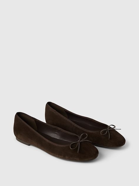 Suede Ballet Flats Brown Flats Shoes, Ballet Flats 2024, Women’s Flats, Brown Ballet Flats Outfit, Suede Flats Outfit, Brown Flat Shoes, Tieks Ballet Flats, Brown Ballet Flats, Ballet Flats Outfit