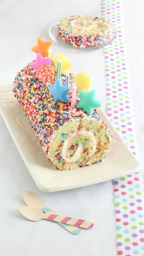 Sprinkles Roll Cake Oreo Desserts, Easy Dessert Recipes Quick, Pastel Cupcakes, Cake Roll Recipes, Quick Dessert Recipes, Confetti Cake, Dessert Party, Healthy Desserts Easy, Roll Cake