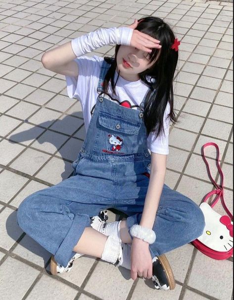 Oversized overalls outfit