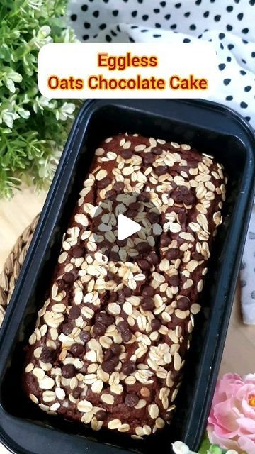 Vaidehi on Instagram: "Do you find eating Oats boring then you must try this recipe of Oats. One of the yummiest ways to eat Oats.. Eggless Oats Chocolate Cake .. Super soft, this cake is a healthy solution to your sweet cravings without compromising on the taste.. Follow along for the perfect recipe.. 🥮1 cup Oats.. 🥮1/4 cup wheat flour.. 🥮Half cup yoghurt.. 🥮Half cup jaggery.. 🥮1/4 cup oil.. 🥮1tbsp cocoa powder (unsweetened).. 🥮1tsp baking powder.. 🥮Half tsp baking soda.. 🥮1-2 tbsp milk or as required.. 🥮Vanilla essence and choco chips.. 🥮Start with grinding oats into fine powder... 🥮Whisk oil, jaggery and yoghurt. Add in Vanilla essence.. 🥮Now goes in Oats powder... 🥮Sift wheat flour, baking powder, cocoa powder and baking soda... 🥮Fold the batter and add milk to adjust th Oats Cake Recipe Eggless, Oatcakes Recipe Healthy, Oats Cake, Oat Cake Recipes, Oats Chocolate, How To Make Oats, Eggless Cake Recipe, Oat Cakes, Eggless Cake