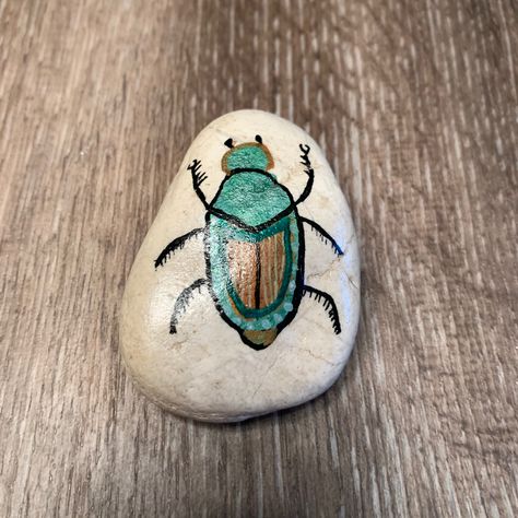 Rock Painting Beetles, Beetle Rock Painting, Bug Painted Rocks, Painted Rocks Insects, Bug Rocks, Bug Rocks Painted Stones, Bugs Drawing, Rock Games, Dragonfly Stained Glass