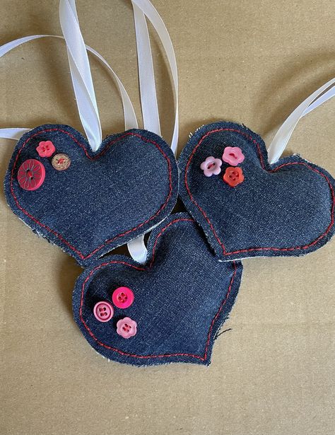 Denim Hearts Ornaments, Quick Sewing Gifts, Felt Hearts Crafts, Hearts Crafts, Sewing Christmas Gifts, Valentines Surprise, Denim Crafts Diy, Hanger Decor, Blue Jeans Crafts