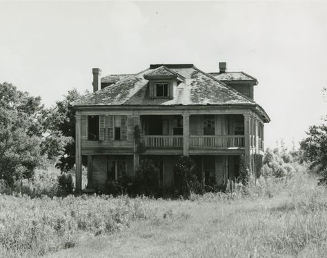 Old Southern Plantations, Plaquemines Parish, Haunting Images, Vintage Louisiana, Abandoned Plantations, Louisiana Plantations, Exploration Photography, Southern Mansions, Southern Architecture