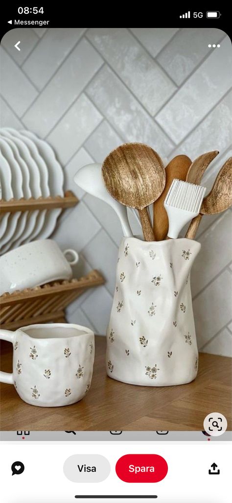 Tanah Liat, Diy Ceramic, Keramik Design, Pottery Crafts, Diy Pottery, Ceramics Pottery Art, Cute Kitchen, Ceramics Ideas Pottery, Diy Clay Crafts