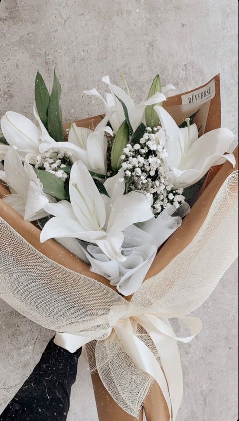 Unique Bridal Bouquets Ideas, Bridal Bouquet Ideas, Bouquets Ideas, Unique Bridal Bouquets, White Flower Bouquet, Luxury Flower Bouquets, Bouquet Inspiration, Flower Bouquet Diy, Lily Bouquet