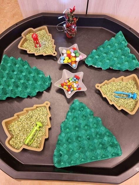 Minute To Win It Games Christmas, Santa Activity, Tinkerbell Party Theme, Advent Crafts, Xmas Games, Winter Kindergarten, Preschool Christmas Crafts, Christmas Week, Tuff Tray