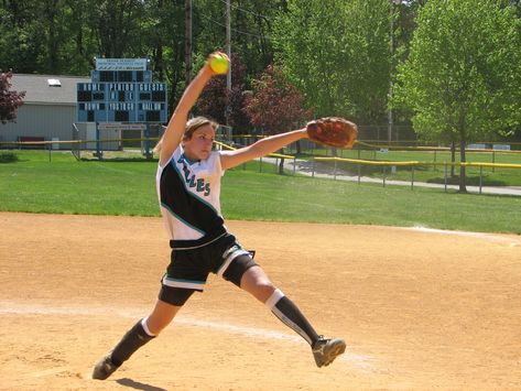 Putting all the different parts of the softball pitch together at once can be alot to juggle at once! No worries - it's all simplified here! Softball Pitcher Quotes, Pitcher Quotes, Softball Pitching Drills, Pitcher Softball, Softball Pictures Poses, Pitching Drills, Softball Pics, Softball Workouts, Youth Softball