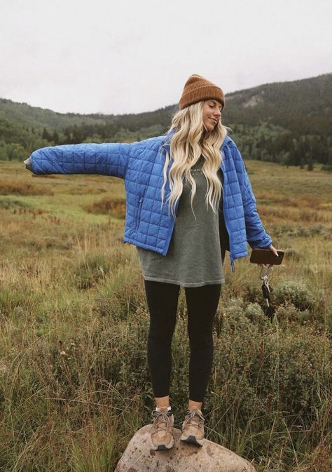 Pnw Outfit Aesthetic, Alaska Travel Outfits, Desert Winter Outfit, Arizona Outfits Winter, Outdoorsy Style Winter, Winter Granola Girl Outfits, Crunchy Mom Outfits, Granola Girl Aesthetic Winter, Desert Fits