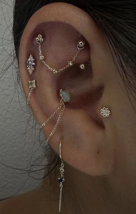 Ear Piercing Styling Ideas, Ear Piercing Ideas Silver Grunge, Earing Placement Idea, Earring Layout On Ear, Ear Art Piercings, Kpop Jewelry Aesthetic, Styled Ear Piercings Silver, Ear Scape Ideas Silver, Witchy Ear Piercings