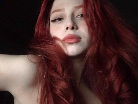 Red Hair Inspo, Dark Red Hair, Dye My Hair, Hair Inspo Color, Crazy Hair, Dream Hair, Ginger Hair, 가을 패션, Aesthetic Hair