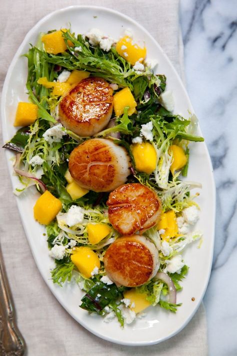 Scallops Salad, Summer Eats, Seared Scallops, Scallop Recipes, Mango Salad, Scallops Seared, Saint Jacques, Delicious Salads, Fish And Seafood