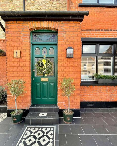 12 Best Paint Colors Perfect for Red Brick Exteriors Homes With Red Brick, Brick House Exterior Colors Schemes, Brick House Trim, Green Glass Door, Brick Exteriors, Green Front Door, Red Brick Exteriors, Welcoming Entryway, Victorian Renovation