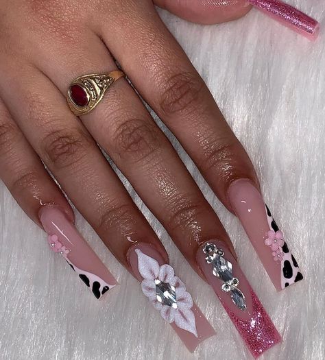 Strawberry Cows, Pink Bling Nails, Rodeo Nails, Pink Cow Print, Girls Nail Designs, Cow Nails, Cute Simple Nails, Beauty Nails Design, Beige Nails