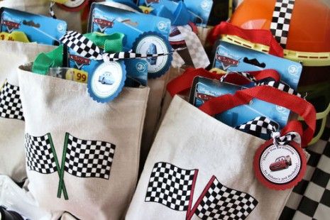 . Lightning Mcqueen Party, Cars Party Favors, Birthday Return Gifts, Movie Birthday Party, Hot Wheels Birthday, Hot Wheels Party, Cars Birthday Party Disney, Disney Cars Birthday, Car Themed Parties