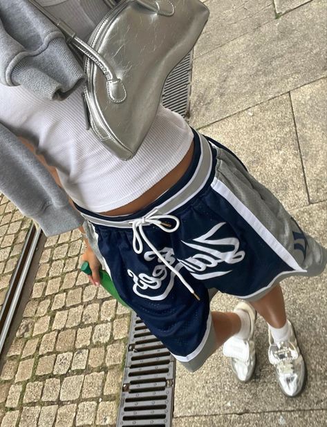 Looks Hip Hop, Adidas Hose, Hip Hop Print, Junior Pants, Y2k Harajuku, Fashion Shorts, Women Y2k, Y2k Baggy, Trendy Shorts