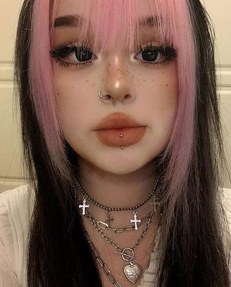 Egirl Hair Color, Egirl Hairstyle, Egirl Hairstyles, Cool Tone Hair Colors, E Girl Hairstyles, Egirl Hair, E Girl Hair, Beyonce Hair, Egirl Makeup