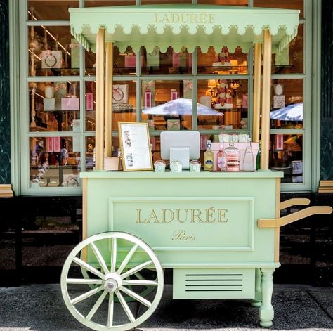 Vintage Ice Cream Cart, Ice Cream Cart Design, Ice Cream Trolley, Street Ice Cream, Ice Cream Carts, Macaron Ice Cream, Gerobak Dorong, Food Stall Design, Ice Cream Business