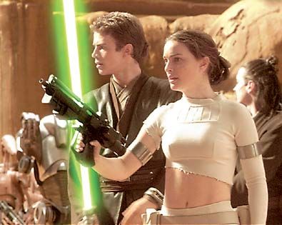 Anakin and Padme fighting in the arena Star Wars Episode 2, Battle Of Geonosis, Star Wars Attack Of The Clones, Star Wars Padme, Anakin And Padme, Attack Of The Clones, Padme Amidala, Star Wars Film, Star Wars Movie