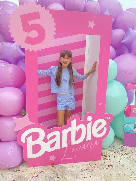 Barbie Photobooth Booth Ideas, Barbie Kids Party, Barbie Photobooth, Barbie Decorations Birthday, Barbie Classroom, Barbie Birthday Party Ideas, Barbie Decor, Barbie Decorations, Barbie Bday