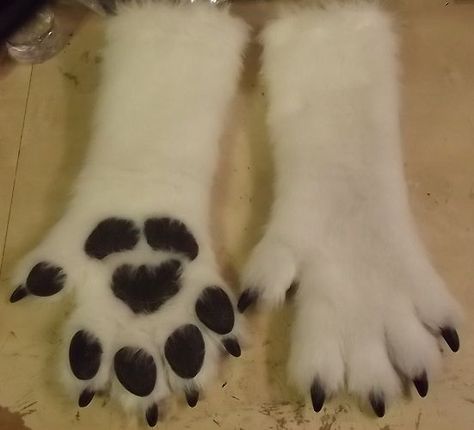 Fursuit Paws, Fursuit Tutorial, Wolf Paw, Wolf Costume, Pet Spaces, Paws And Claws, Paw Pads, Cosplay Diy, Animal Sketches