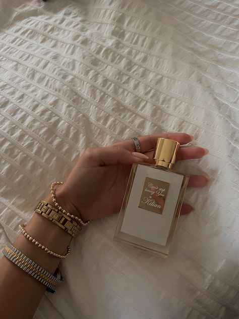 Killian Love Dont Be Shy Perfume, Killian Perfume, Kilian Perfume, Merry Crisis, Perfume Wishlist, Perfume Luxury, Expensive Perfume, Cant Stop Loving You, Good Girl Gone Bad