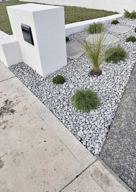 White Rock Border Landscaping, White Stone Garden Ideas Landscaping, White Stones Landscape, Salt And Pepper Rock Landscape, White Marble Rock Landscaping, Pebble Front Yard, White Stone Garden Ideas, White Stones Garden Ideas, White Rocks Landscaping Ideas Front Yard