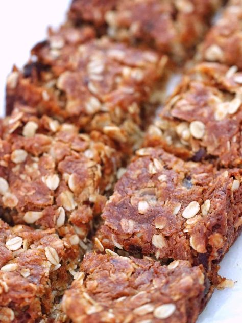 Date And Oat Slice, Oat Slice Healthy, Dessert Slice, Date Slice, Oat Slice, School Lunch Boxes, Healthy Slice, Slice Recipe, Healthy Afternoon Snacks