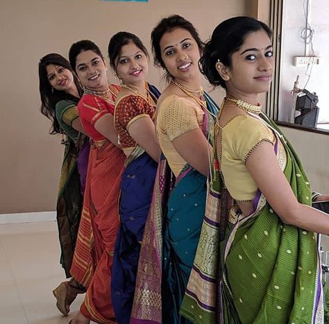 Ladies Group Photo Poses, Ladies Group Photo Poses In Saree, Group Photo Poses In Saree, Team Group Photo Ideas, Saree Group Poses, Group Saree Poses, Photo Poses For Friends Group, Friend Group Photoshoot, Eid Photoshoot Ideas