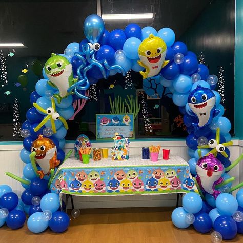 POPPINWITHLU on Instagram: “Baby shark for the cutest boy! 😍🦈 #babysharkballoons #babyshark #babysharkpartyideas #babysharkbirthday #undertheseaparty #underthesea…” Baby Shark 3rd Birthday Party Boy, Baby Shark Balloons, Baby Shark Theme Decoration, Babyshark Bday Party, Baby Shark Backdrop Ideas, Baby Shark Pool Party, Baby Shark Two Two Two Birthday Boy, Baby Shark 2nd Birthday Party Boy, Baby Shark Balloon Decoration