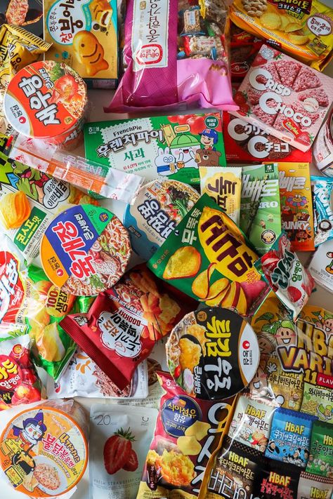 Asian Snacks Aesthetic, 711 Snacks, Korean Snacks Products, Korean Snacks Aesthetic, Korean Takeout, Noodle Branding, Korean Food Delivery, Savory Noodles, Snack Korea