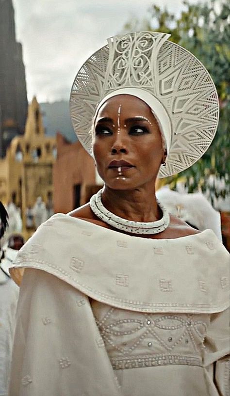 Black Panther Queen Ramonda, Queen Ramonda Wakanda Forever, Black Panther Wakanda Forever Nakia, Wakanda Forever Costumes, Black Panther 2 Shuri, Nakia Wakanda Forever, Black Panther Wakanda Forever Namor, Wakanda Costumes, Angela Bassett Black Panther