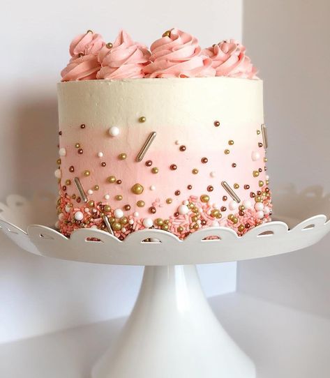 Beautiful pastel #cake by @cakemecarrie featuring fun #srpinkles by the @neonyolkshop in instagram. Such pretty #pink #ombre! Cake Design Pink, Birthday Cake Design, Pastel Cake, Inside Cake, Gambar One Direction, Mini Torte, Pastel Cakes, Pink Birthday Cakes, Sprinkle Cake