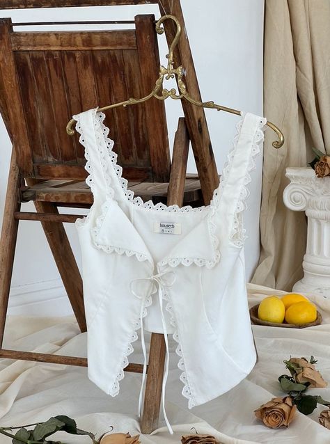 White Lace Trim Top, Girl Vibe, Mode Crochet, 2024 Style, Lace Trim Top, Trim Top, Style Aesthetic, House Of Cb, Mode Inspo